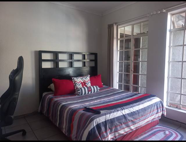 2 BEDROOM SECTIONAL TITLE TO LET IN HEIDELBERG CENTRAL